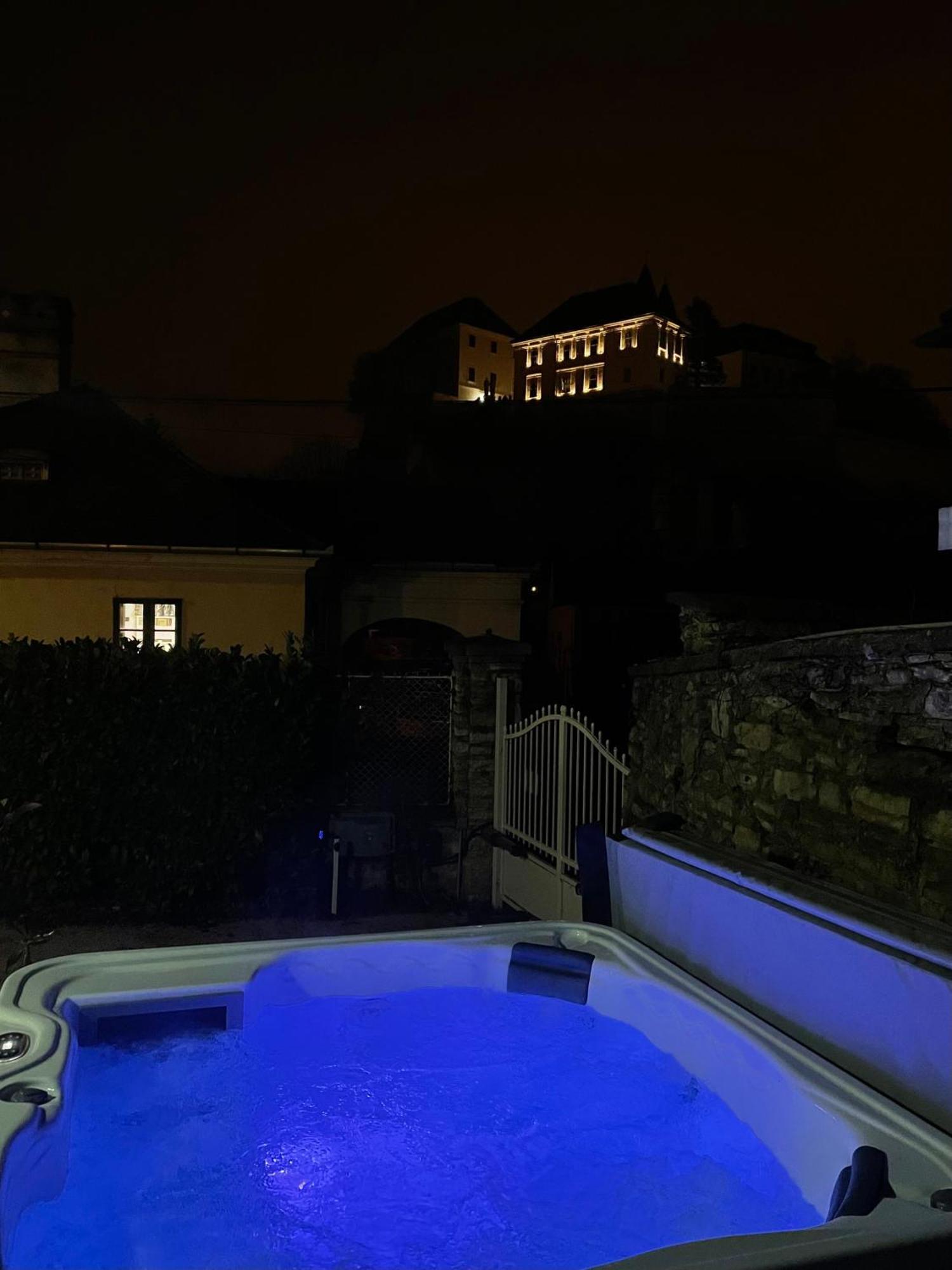 Frida Apartman, Exkluziv Varpanoramaval, A Belvaros Sziveben, Ingyenes Parkolassal 维斯普雷姆 外观 照片
