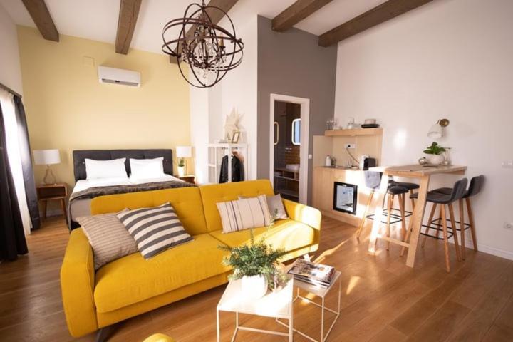 Frida Apartman, Exkluziv Varpanoramaval, A Belvaros Sziveben, Ingyenes Parkolassal 维斯普雷姆 外观 照片